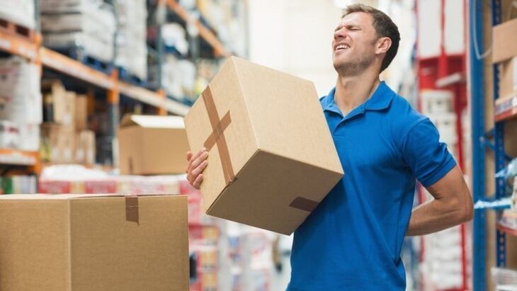 nugaros skausmas keliant svorius